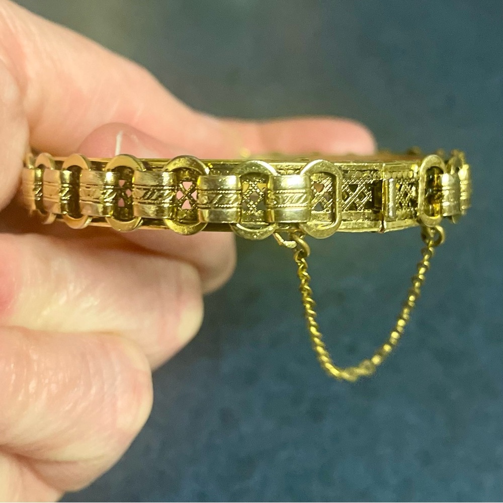 ☀️SOLD☀️Railroad Track Gold Tone Mid Century Clamper Bracelet - Picture 3 of 6